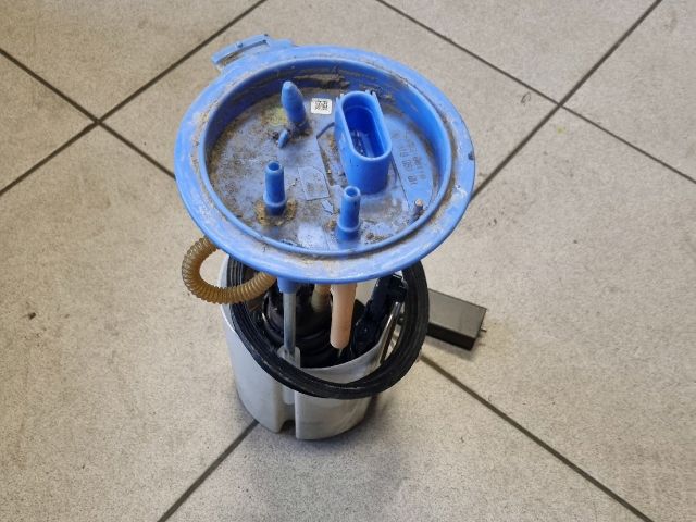 bontott VW GOLF V Üzemanyag Szivattyú