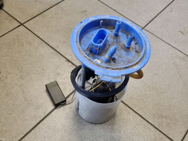 bontott VW GOLF V Üzemanyag Szivattyú