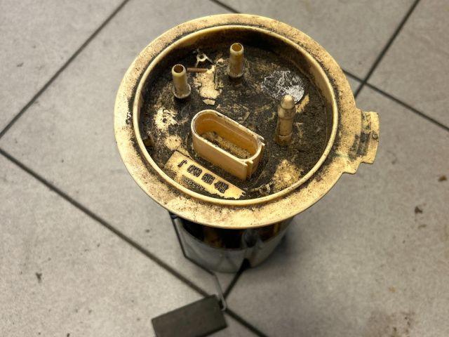 bontott VW GOLF V Üzemanyag Szivattyú