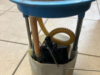 bontott VW GOLF V Üzemanyag Szivattyú