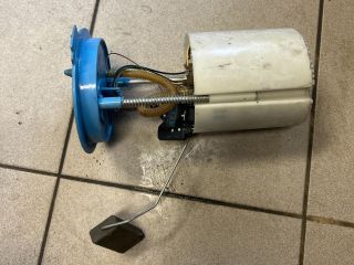 bontott VW GOLF V Üzemanyag Szivattyú