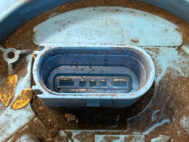 bontott VW GOLF V Üzemanyag Szivattyú