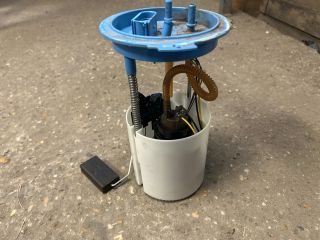 bontott VW GOLF V Üzemanyag Szivattyú