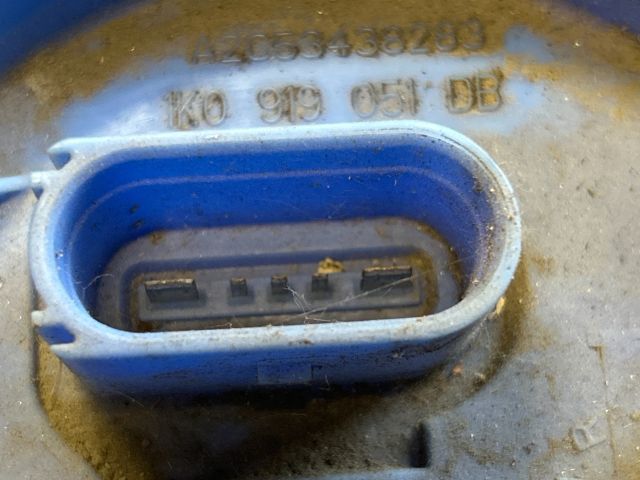 bontott VW GOLF V Üzemanyag Szivattyú