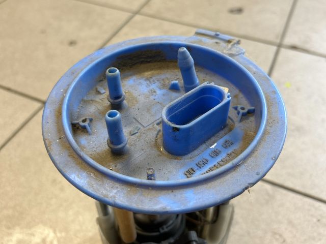 bontott VW GOLF V Üzemanyag Szivattyú