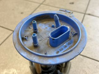 bontott VW GOLF V Üzemanyag Szivattyú