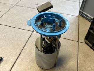 bontott VW GOLF V Üzemanyag Szivattyú