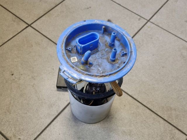 bontott VW GOLF V Üzemanyag Szivattyú