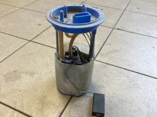 bontott VW GOLF V Üzemanyag Szivattyú