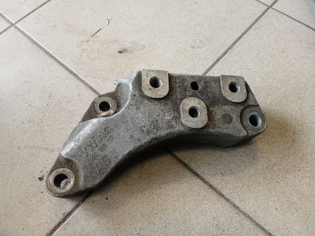 bontott VW GOLF V Váltó Tartó Bak (Pozíciófüggetlen)