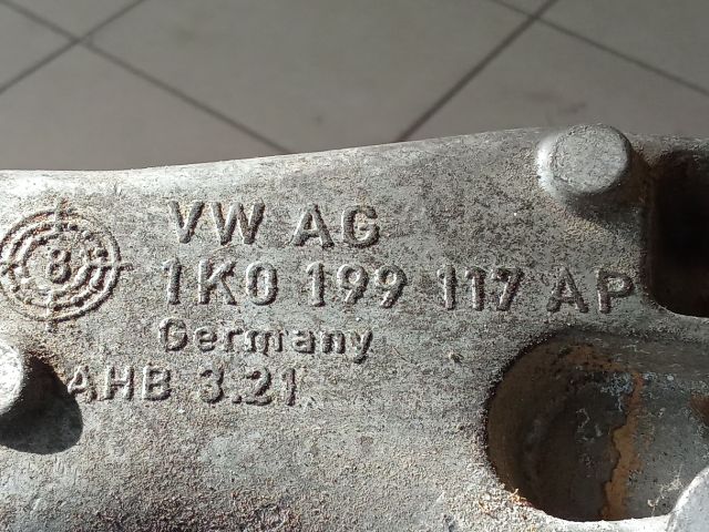 bontott VW GOLF V Váltó Tartó Bak (Pozíciófüggetlen)