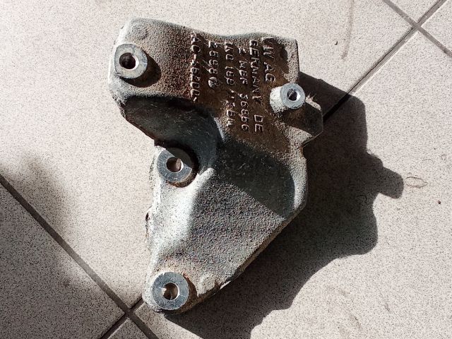 bontott VW GOLF V Váltó Tartó Bak (Pozíciófüggetlen)