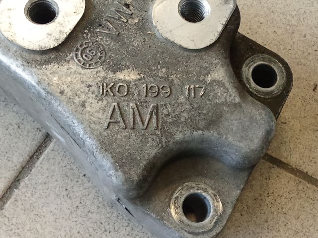 bontott VW GOLF V Váltó Tartó Bak (Pozíciófüggetlen)