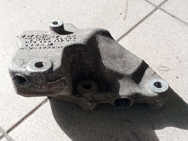 bontott VW GOLF V Váltó Tartó Bak (Pozíciófüggetlen)