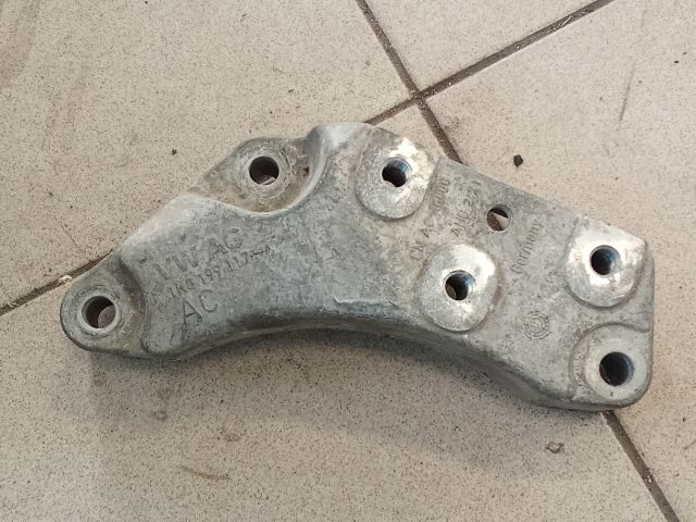 bontott VW GOLF V Váltó Tartó Bak (Pozíciófüggetlen)