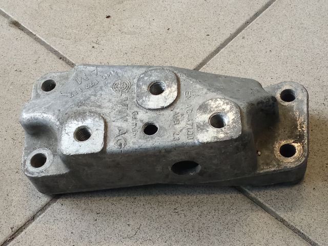 bontott VW GOLF V Váltó Tartó Bak (Pozíciófüggetlen)