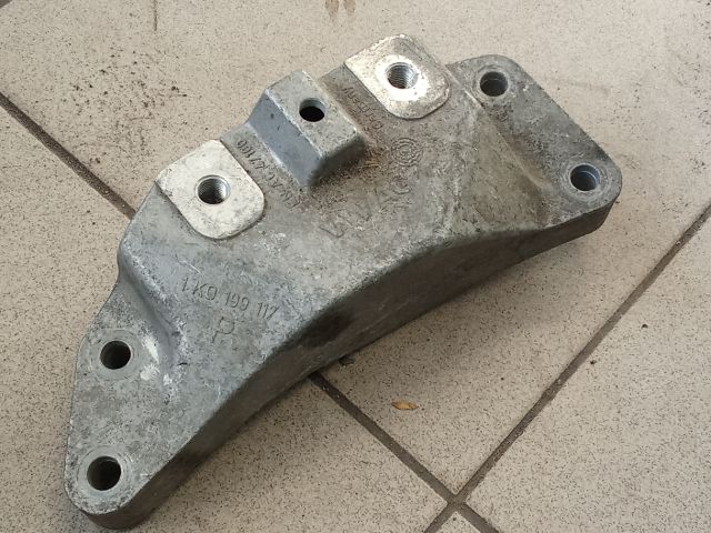 bontott VW GOLF V Váltó Tartó Bak (Pozíciófüggetlen)