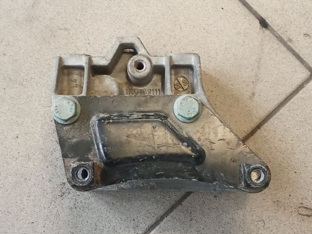 bontott VW GOLF V Váltó Tartó Bak (Pozíciófüggetlen)