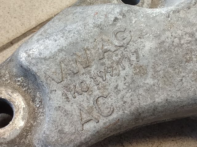 bontott VW GOLF V Váltó Tartó Bak (Pozíciófüggetlen)