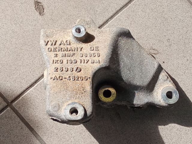 bontott VW GOLF V Váltó Tartó Bak (Pozíciófüggetlen)