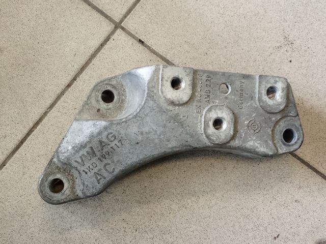 bontott VW GOLF V Váltó Tartó Bak (Pozíciófüggetlen)