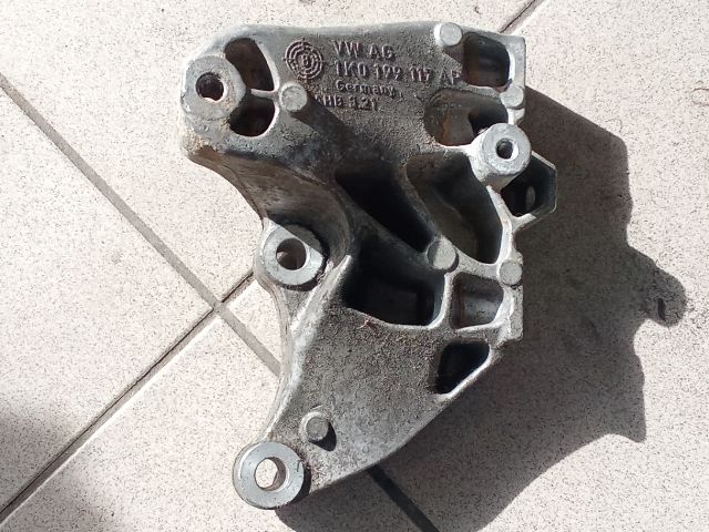 bontott VW GOLF V Váltó Tartó Bak (Pozíciófüggetlen)