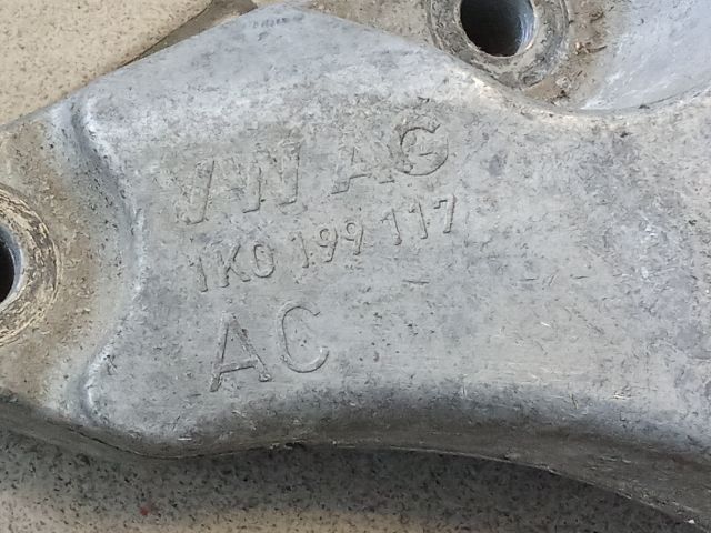 bontott VW GOLF V Váltó Tartó Bak (Pozíciófüggetlen)