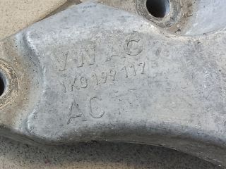 bontott VW GOLF V Váltó Tartó Bak (Pozíciófüggetlen)