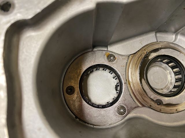 bontott VW GOLF V Váltóház Fedél