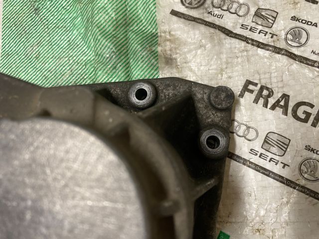 bontott VW GOLF V Váltóház Fedél