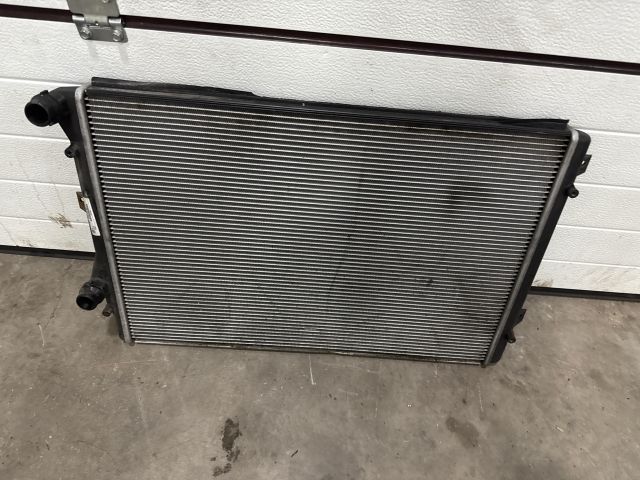 bontott VW GOLF V Vízhűtő Radiátor (Klímás)