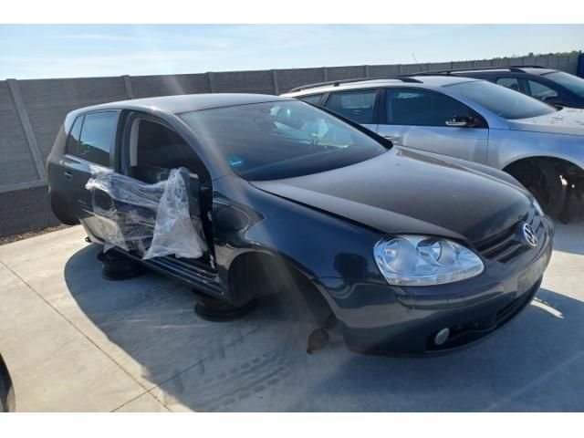 bontott VW GOLF V Vízpumpa