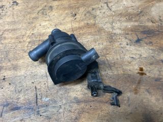 bontott VW GOLF V Vízpumpa