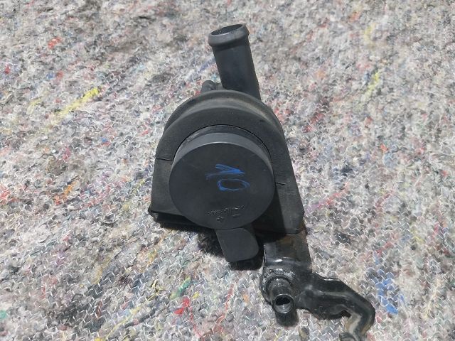 bontott VW GOLF V Vízpumpa