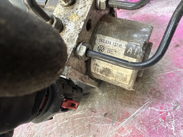 bontott VW GOLF V ABS Kocka