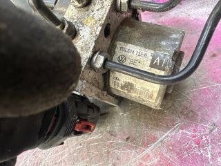 bontott VW GOLF V ABS Kocka