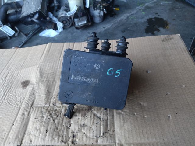 bontott VW GOLF V ABS Kocka