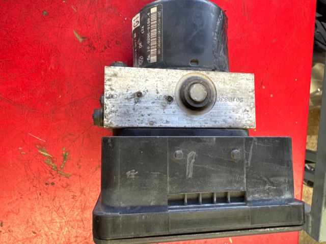 bontott VW GOLF V ABS Kocka