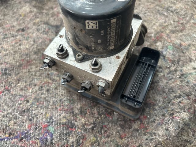 bontott VW GOLF V ABS Kocka