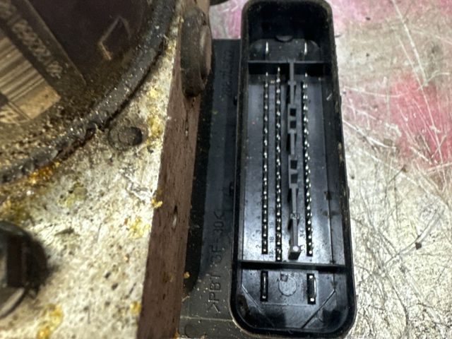 bontott VW GOLF V ABS Kocka