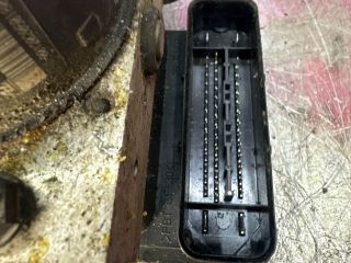 bontott VW GOLF V ABS Kocka