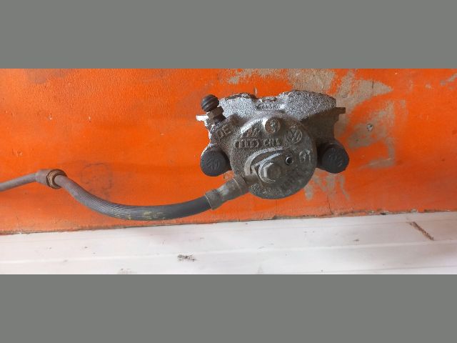 bontott VW GOLF V Bal első Féknyereg Munkahengerrel