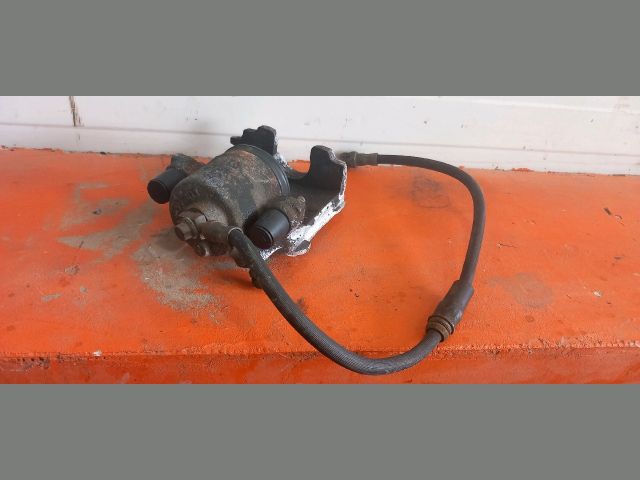 bontott VW GOLF V Bal első Féknyereg Munkahengerrel