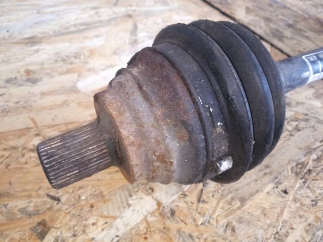 bontott VW GOLF V Bal Féltengely