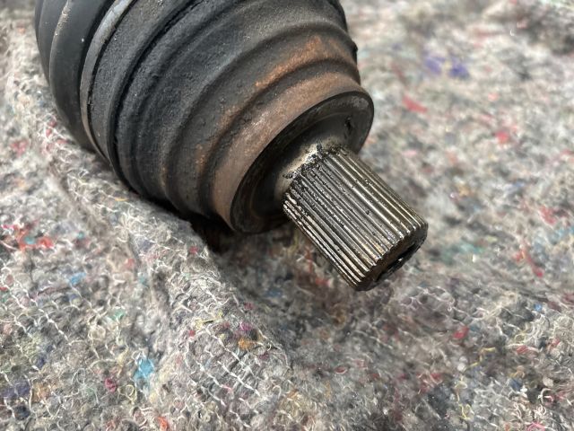 bontott VW GOLF V Bal Féltengely