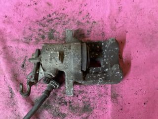 bontott VW GOLF V Bal hátsó Féknyereg Munkahengerrel