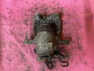 bontott VW GOLF V Bal hátsó Féknyereg Munkahengerrel