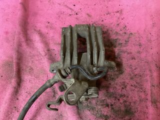 bontott VW GOLF V Bal hátsó Féknyereg Munkahengerrel