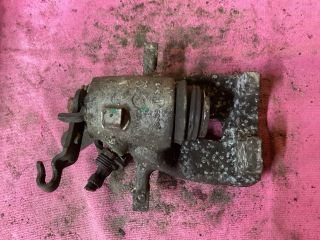 bontott VW GOLF V Bal hátsó Féknyereg Munkahengerrel