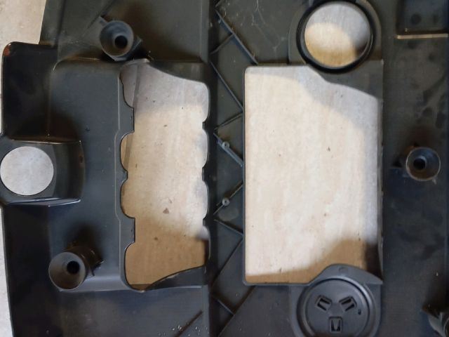 bontott VW GOLF V Felső Motorburkolat